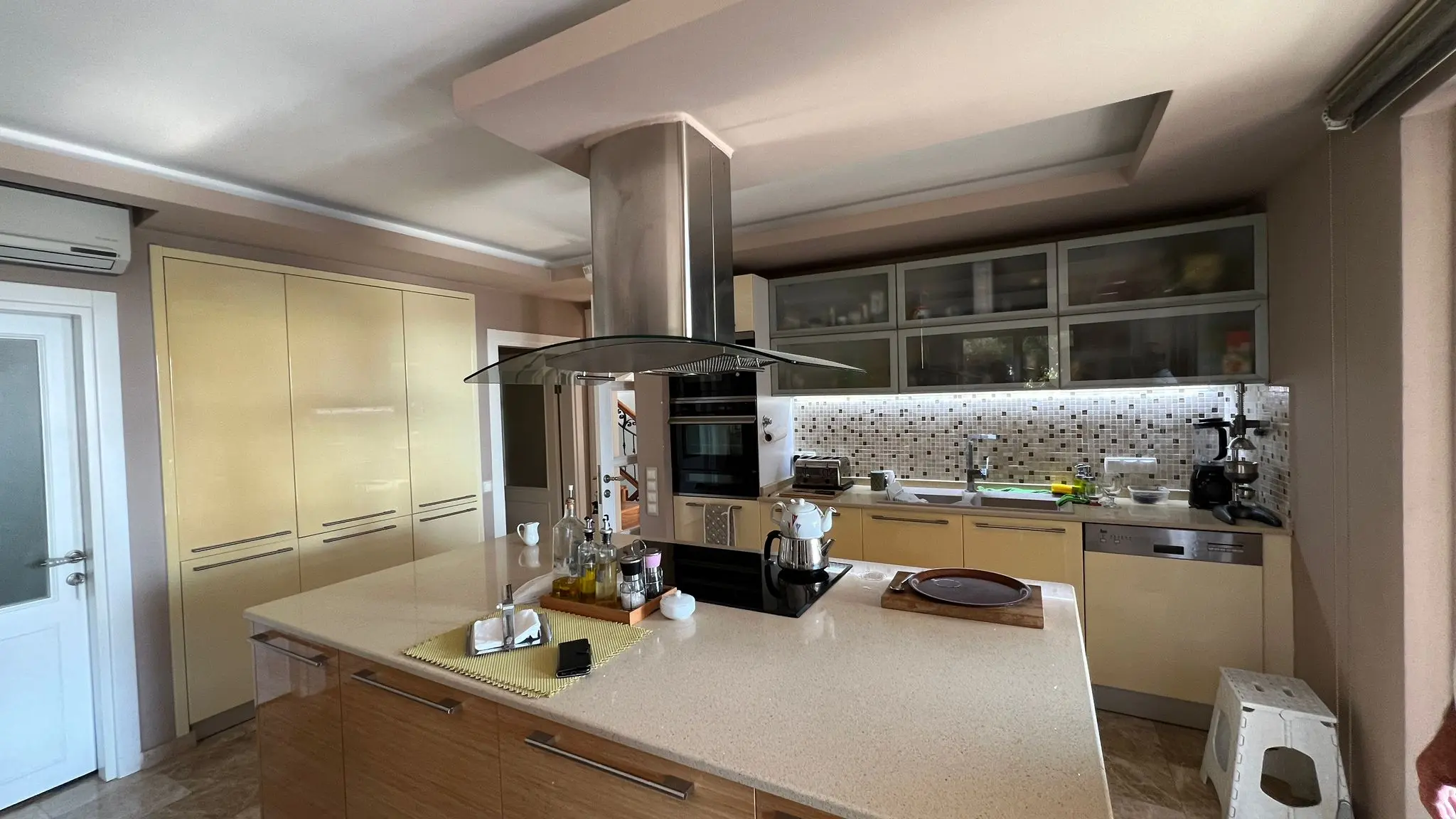 Fitted kitchen